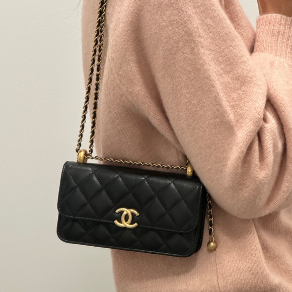 Chanel mini Flap bag with adjustable chain - Picture 3 of 12